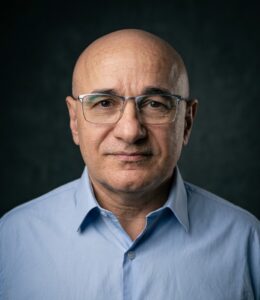Claudio Perin, consultor empresarial e criador da Metodologia SDP (Sai do Platô), especializada em desenvolvimento empresarial e crescimento sustentável.